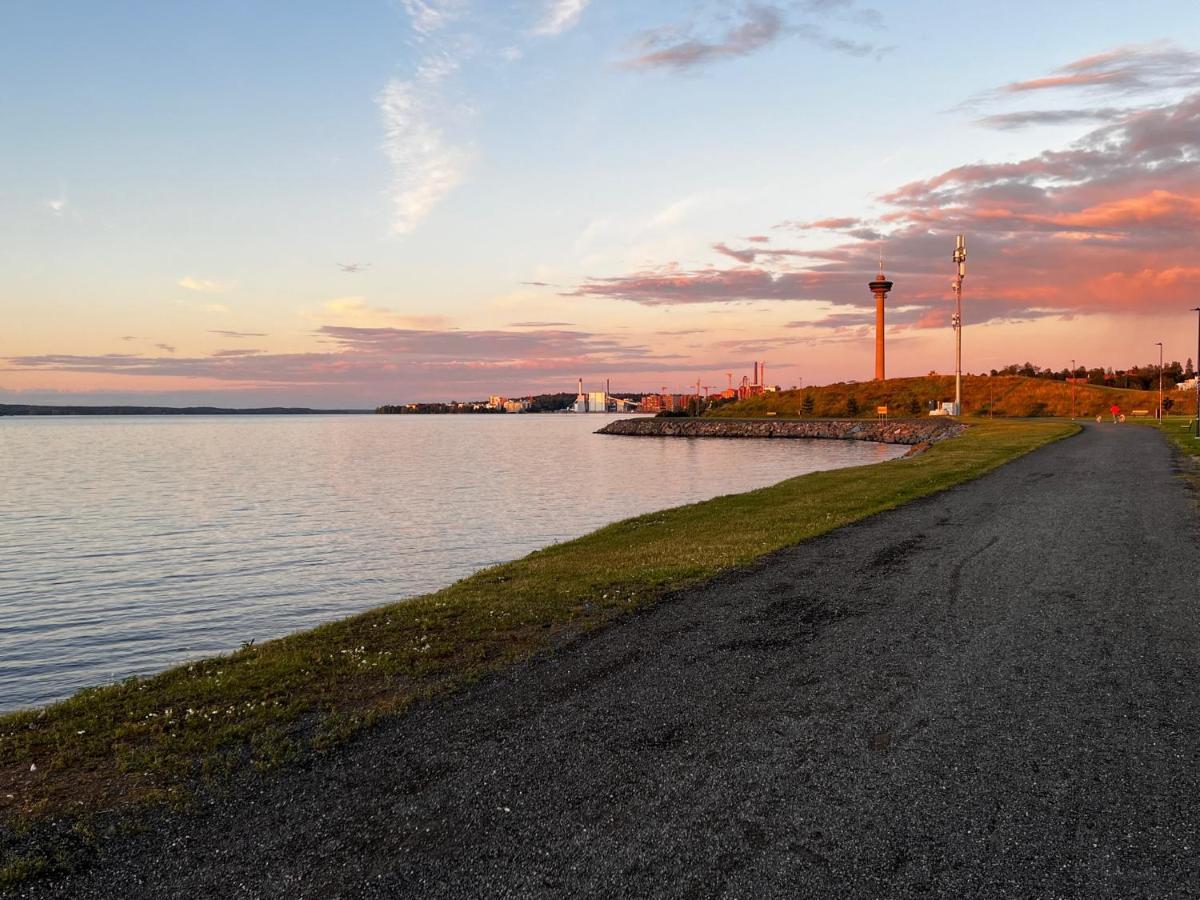 Uusi Upea Asunto Jaervinaekoealalla Ja Autohallilla Tampere Exterior photo